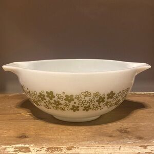 Vintage Pyrex Spring Blossom Crazy Daisy 2.5 Quart Mixing Bowl White Green #443